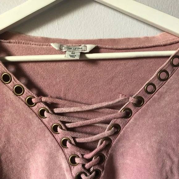 Adam Levine salmon pink sweater - Picture 3 of 5